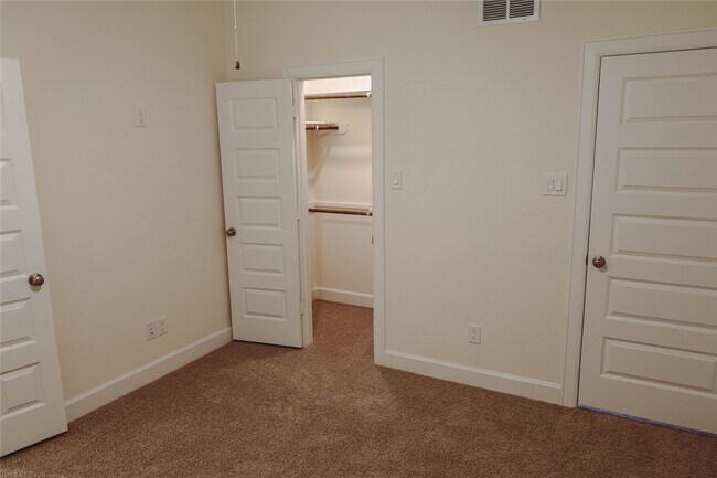 Foto del edificio - 3352 Vine Ter Trce