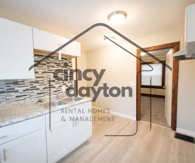 Building Photo - 3925 E 3rd St