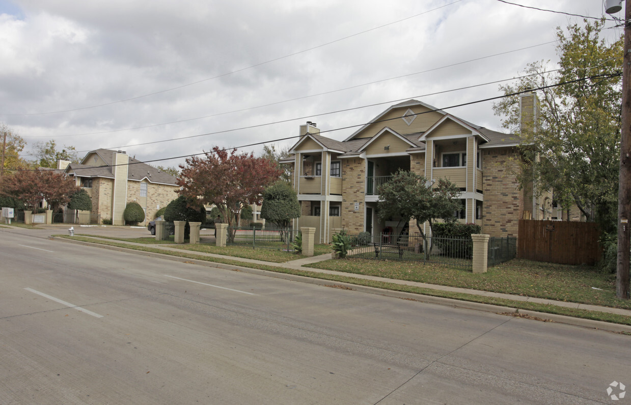 Primary Photo - Amber Village Apartments