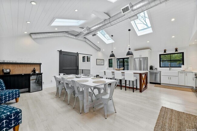 Building Photo - 23A Gravel Hill Rd