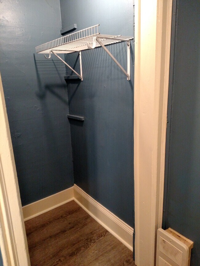 Armario de baño - 1024 Main St