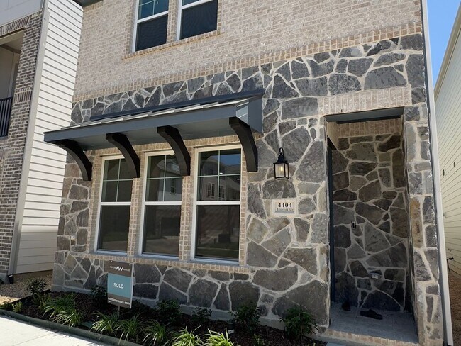 Foto del edificio - BRAND NEW HOUSE  - 3 BED , 3 BATH