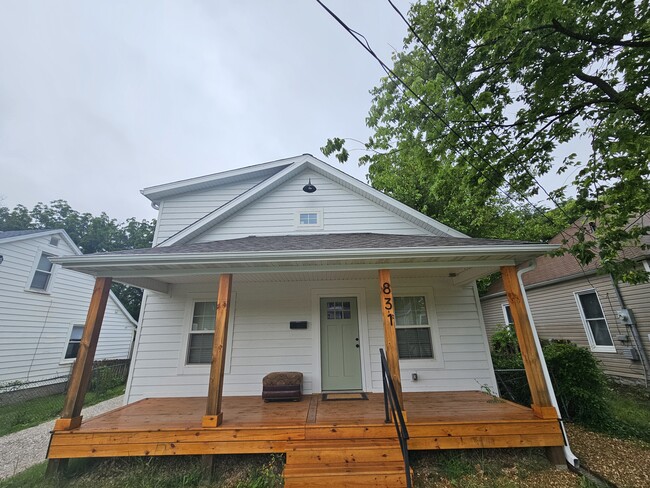 Building Photo - 831 S Grant Ave
