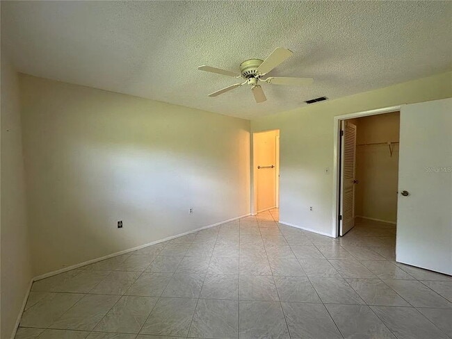Building Photo - Adorable 2/2 villa in active 55+ community.