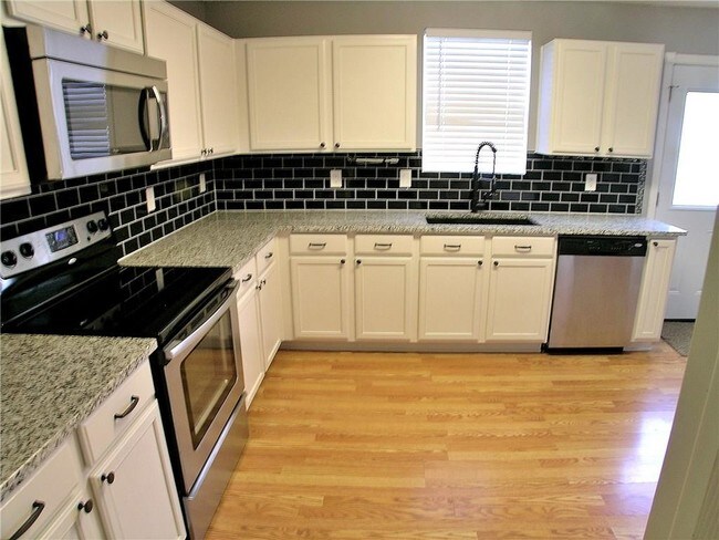 Building Photo - 3512 Clydesdale Dr