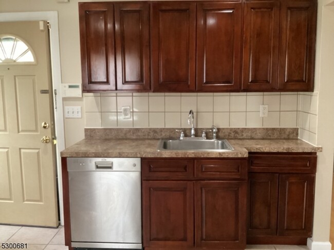 Foto del edificio - 275 Wanaque Ave