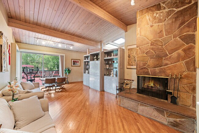 Foto del edificio - 2906 Idlewood Ln