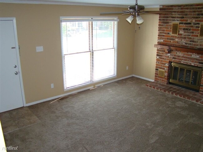 Building Photo - 3 br, 2 bath House - 174 Birchleaf Dr