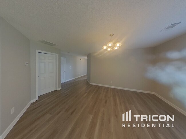 Foto del edificio - 5726 Rockaway Dr