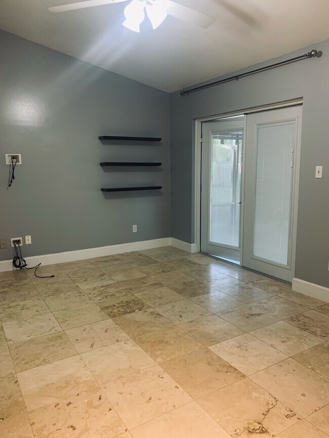 Foto del edificio - 8010 Dorsel Ct