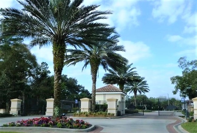 Gated entrance - 75 Riverview Bend S