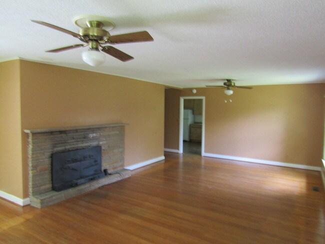 Building Photo - 2670 Warrensburg Rd