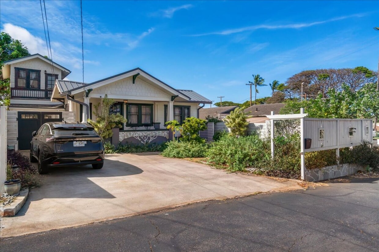 Primary Photo - Fully Furnished 2-Bedroom + Loft & Serene ...