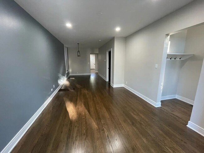 Foto del edificio - 1654 N Richmond St