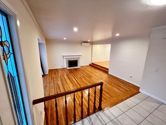 Building Photo - 628 Pilgrim Dr