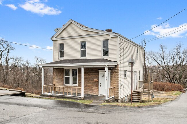 Foto del edificio - Newly Renovated 3 Bed, 2 Bath Single Family Home in Overbrook Area - Central AC, Off-Street Parki...