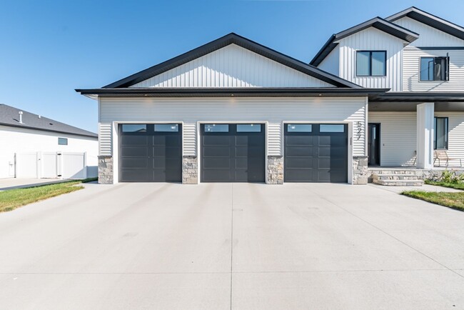 Building Photo - Beautiful Single Family Home in North Bism...