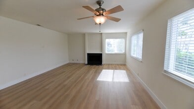 Building Photo - 106 Avenida Lucia