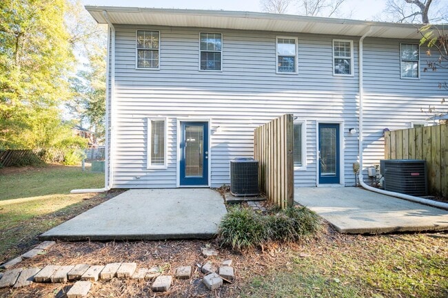 Building Photo - 942 Bonham Ave