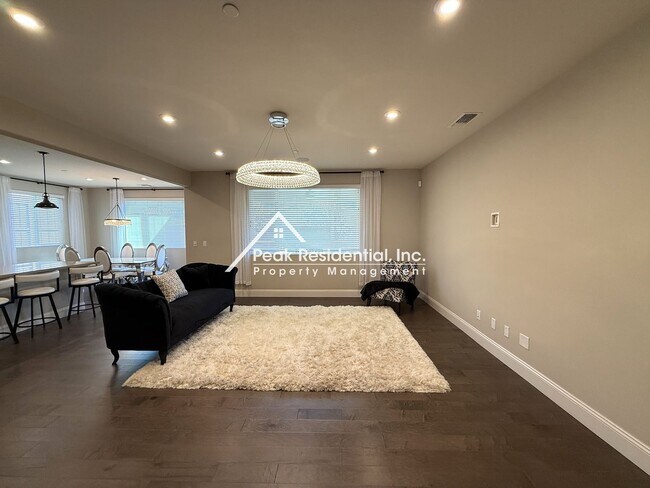 Building Photo - Updated Rocklin 3bd/4ba House With Large L...