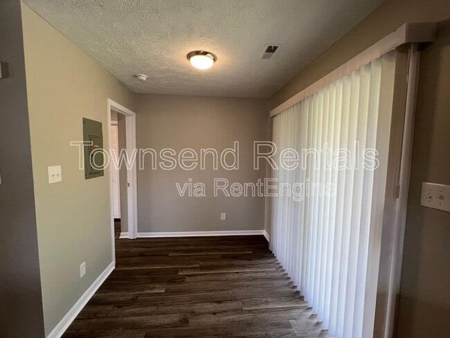 Building Photo - 1437 Ireland Dr