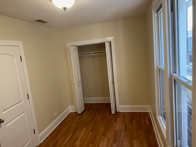 Foto del edificio - 2656 N Drake Ave