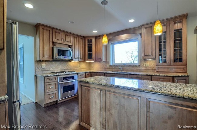 Building Photo - 45667 Irvine Dr