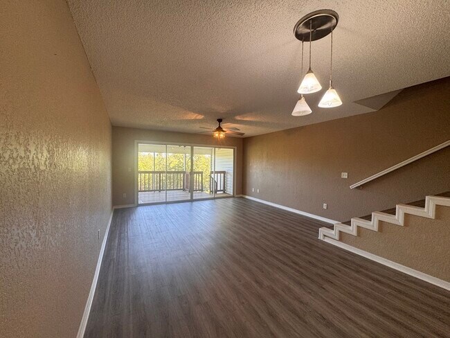 Foto del edificio - 3BR 3BA Townhome w/ Beach View +  Pool + Updated Kitchen + Balcony/Patio in Hidden Harbour