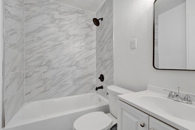 Foto del edificio - 3156 Powell Ave
