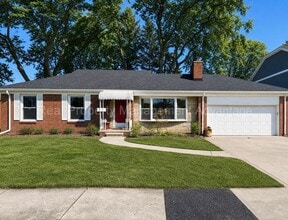 Building Photo - 3912 Hillside Dr