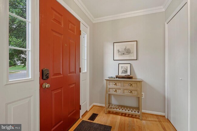 Foto del edificio - 7930 Bubbling Brook Cir