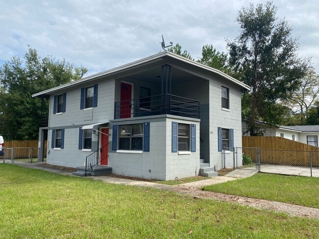 Building Photo - 2Bed 1Bath in Brentwood Availble NOW!