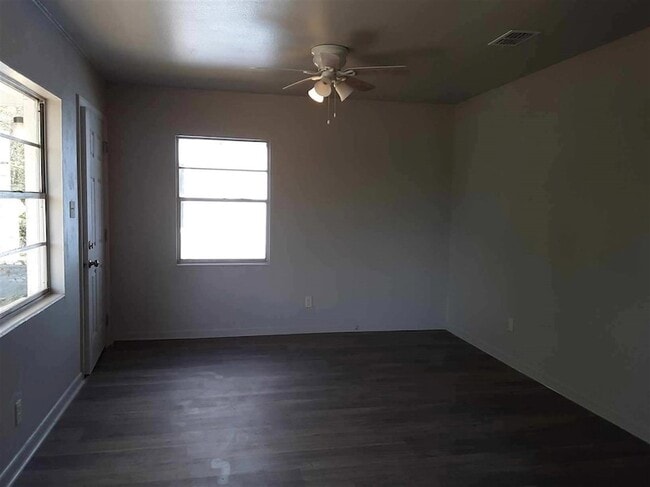 Building Photo - 1104 Volusia St