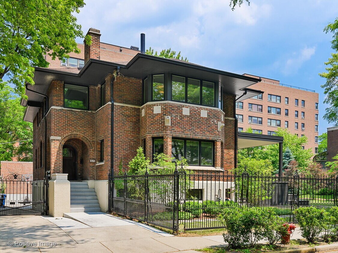 Foto principal - 824 W Castlewood Terrace