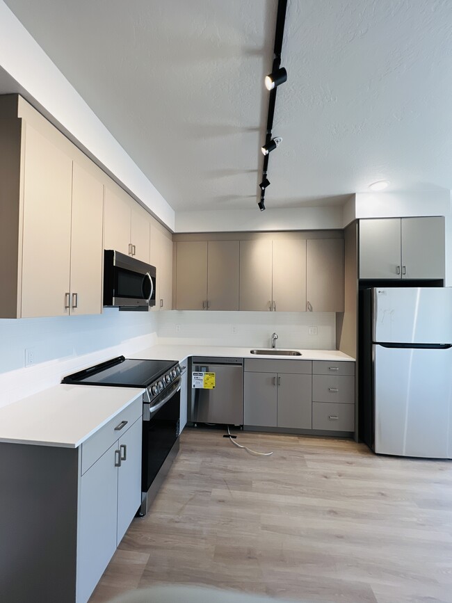 Building Photo - Luka Apartments