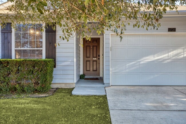Building Photo - 11720 Basil Grass