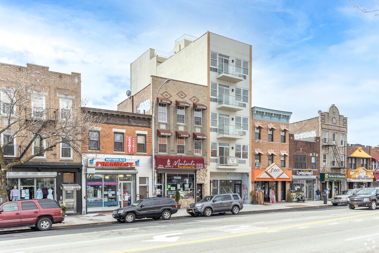 Foto del edificio - 100-12 Northern Blvd