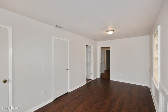Building Photo - 3 br, 2 bath House - 1220 BURGESS Drive