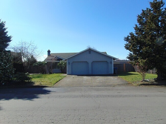 Photo - Enjoy Easy Living in Cascade Park with a Private Fenced Backyard House