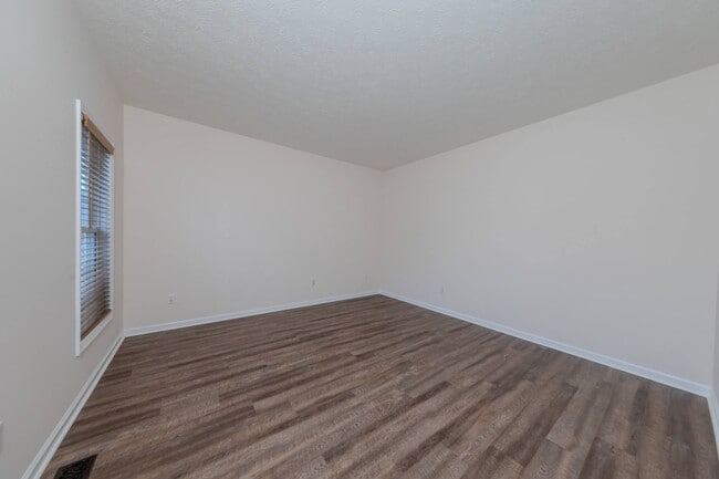 Foto del edificio - 103 Bluffs Cir