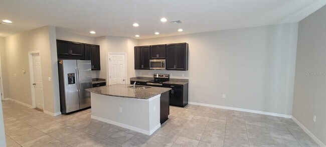Building Photo - 7025 Grand Elm Dr