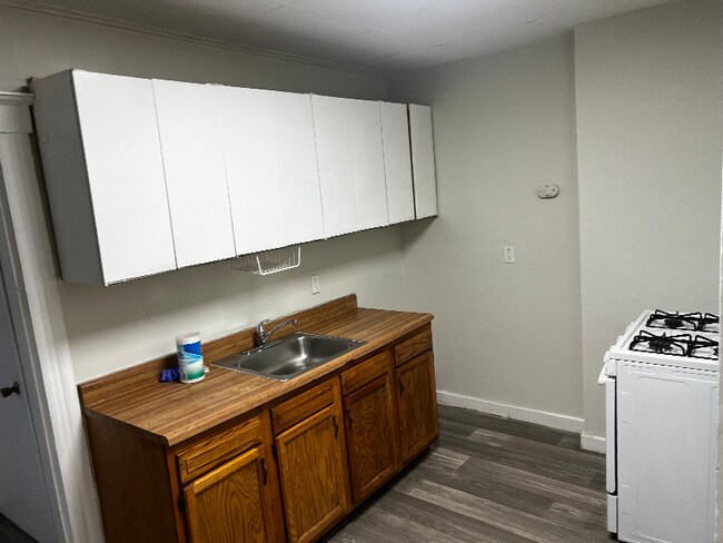 Building Photo - 19 E James St