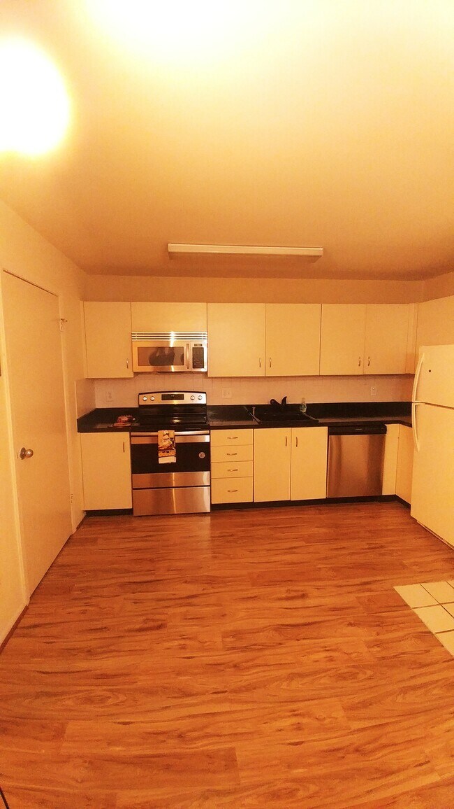 Kitchen - 6903 Jones View Dr