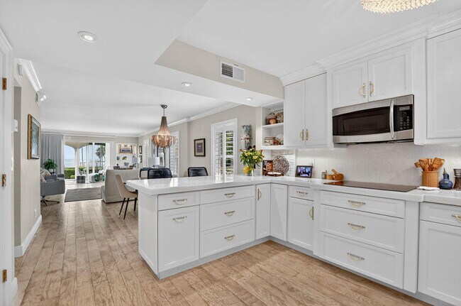 Building Photo - 1099 S Ocean Blvd