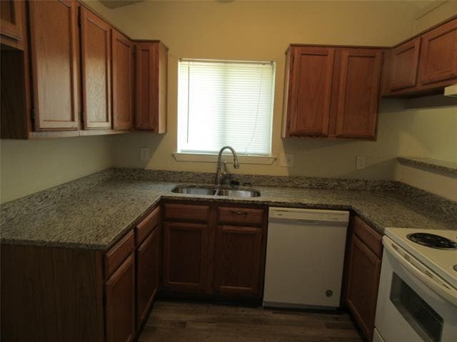 Building Photo - 713 Denmark Dr