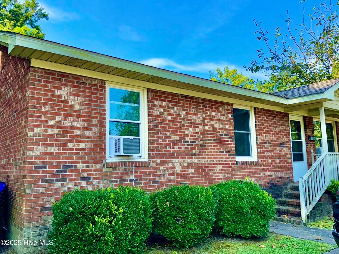 Foto principal - 1400 E 1st St