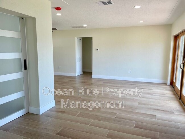 Building Photo - 724 Sunset Cove