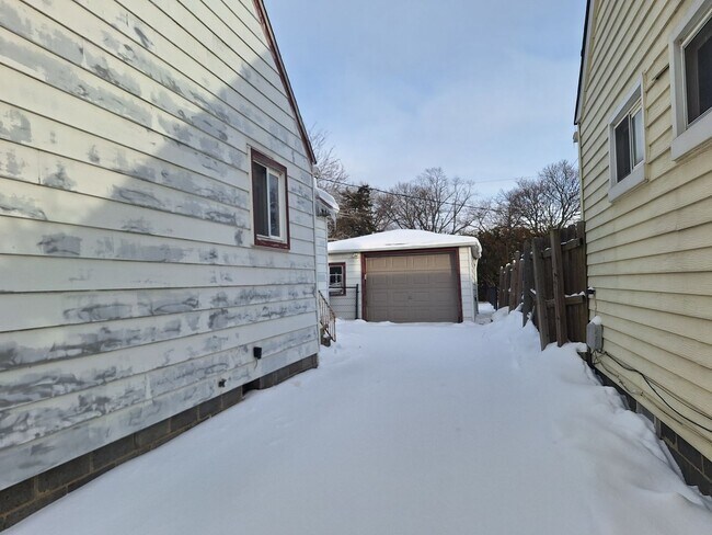 Foto del edificio - Charming 3 bedroom bungalow freshly updated