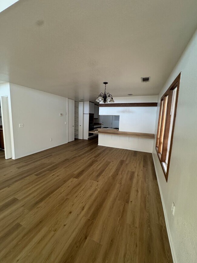 Foto del edificio - Beautiful home in Desert Knolls area