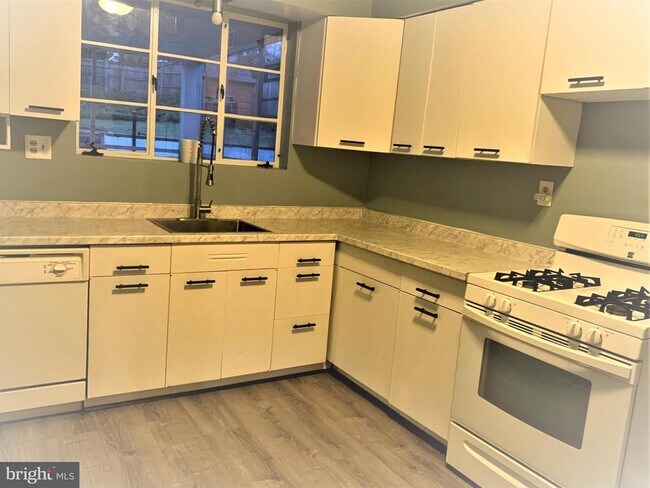 Foto del edificio - 857 N Jacksonville St